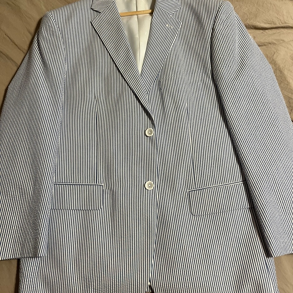 Seersucker Suit. 42R coat 36 waist pants Never worn. NWOT